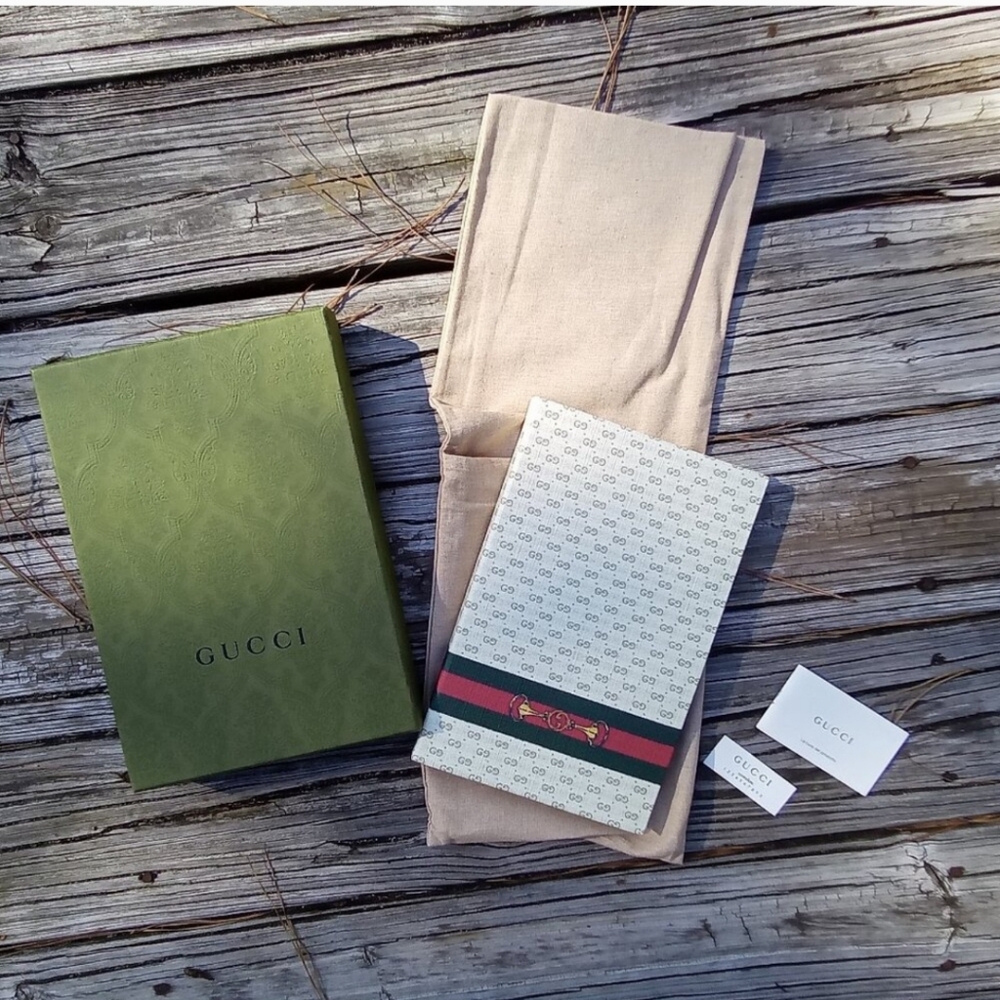 Gucci Boxed NEW Stationary with hardcover notebook 10cards 110 envelopes